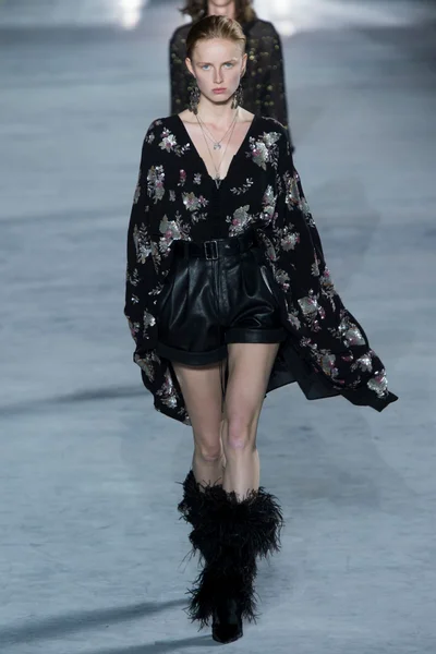 Look 17